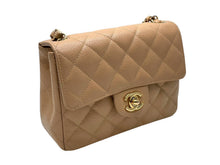Load image into Gallery viewer, 極美品 CHANEL シャネル ミニマトラッセ ベージュ キャビアスキン 8番台 ラムスキン ショルダーバッグ 中古 4b011132