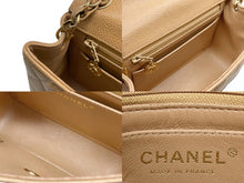 Load image into Gallery viewer, 極美品 CHANEL シャネル ミニマトラッセ ベージュ キャビアスキン 8番台 ラムスキン ショルダーバッグ 中古 4b011132
