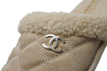 Load image into Gallery viewer, 新品未使用 CHANEL シャネル スリッパ サンダル ココマーク マトラッセ ボア スリッパ ルームシューズ G45121 ベージュ サイズ37 中古 4b011146