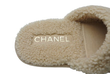 Load image into Gallery viewer, 新品未使用 CHANEL シャネル スリッパ サンダル ココマーク マトラッセ ボア スリッパ ルームシューズ G45121 ベージュ サイズ37 中古 4b011146