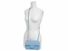 Load image into Gallery viewer, 新品同様 CHANEL シャネル ミニマトラッセ19 ターコイズ ブルー ランダム ラムスキン ココマーク シルバー金具 中古 4b011173