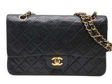 Load image into Gallery viewer, CHANEL シャネル マトラッセ25 Wフラップ Wチェーンショルダーバッグ ココマーク ラムスキン ブラック ゴールド金具 美品 中古 4b010960