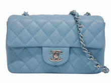 Load image into Gallery viewer, 新品同様 CHANEL シャネル ミニマトラッセ19 ターコイズ ブルー ランダム ラムスキン ココマーク シルバー金具 中古 4b011173