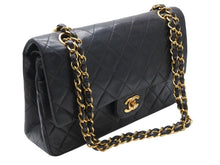 Load image into Gallery viewer, CHANEL シャネル マトラッセ25 Wフラップ Wチェーンショルダーバッグ ココマーク ラムスキン ブラック ゴールド金具 美品 中古 4b010960