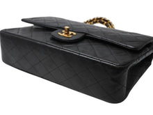 Load image into Gallery viewer, CHANEL シャネル マトラッセ25 Wフラップ Wチェーンショルダーバッグ ココマーク ラムスキン ブラック ゴールド金具 美品 中古 4b010960