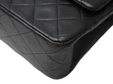 Load image into Gallery viewer, CHANEL シャネル マトラッセ25 Wフラップ Wチェーンショルダーバッグ ココマーク ラムスキン ブラック ゴールド金具 美品 中古 4b010960