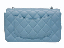 Load image into Gallery viewer, 新品同様 CHANEL シャネル ミニマトラッセ19 ターコイズ ブルー ランダム ラムスキン ココマーク シルバー金具 中古 4b011173