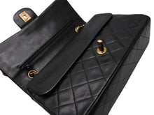 Load image into Gallery viewer, CHANEL シャネル マトラッセ25 Wフラップ Wチェーンショルダーバッグ ココマーク ラムスキン ブラック ゴールド金具 美品 中古 4b010960