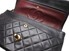 Load image into Gallery viewer, CHANEL シャネル マトラッセ25 Wフラップ Wチェーンショルダーバッグ ココマーク ラムスキン ブラック ゴールド金具 美品 中古 4b010960