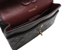 Load image into Gallery viewer, CHANEL シャネル マトラッセ25 Wフラップ Wチェーンショルダーバッグ ココマーク ラムスキン ブラック ゴールド金具 美品 中古 4b010960