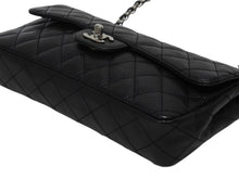 Load image into Gallery viewer, 極美品 CHANEL シャネル イーストウエスト ショルダーバッグ キャビアスキン 9番台 黒×シルバー 中古 4b011165