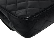 Load image into Gallery viewer, 極美品 CHANEL シャネル イーストウエスト ショルダーバッグ キャビアスキン 9番台 黒×シルバー 中古 4b011165