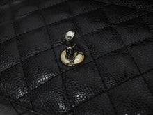 Load image into Gallery viewer, 極美品 CHANEL シャネル イーストウエスト ショルダーバッグ キャビアスキン 9番台 黒×シルバー 中古 4b011165