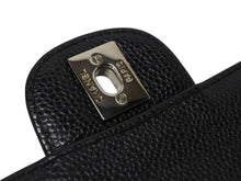 Load image into Gallery viewer, 極美品 CHANEL シャネル イーストウエスト ショルダーバッグ キャビアスキン 9番台 黒×シルバー 中古 4b011165
