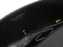 Load image into Gallery viewer, 極美品 CHANEL シャネル イーストウエスト ショルダーバッグ キャビアスキン 9番台 黒×シルバー 中古 4b011165