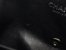 Load image into Gallery viewer, 極美品 CHANEL シャネル イーストウエスト ショルダーバッグ キャビアスキン 9番台 黒×シルバー 中古 4b011165