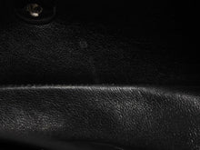 Load image into Gallery viewer, 極美品 CHANEL シャネル イーストウエスト ショルダーバッグ キャビアスキン 9番台 黒×シルバー 中古 4b011165