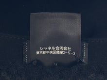 Load image into Gallery viewer, 極美品 CHANEL シャネル 25AW ムートンキャップ ハット 帽子 AAB264 ココマーク ブラック ホワイト 中古 4b010861
