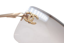 Load image into Gallery viewer, 極美品 CHANEL シャネル ココマーク リムレス サングラス 4104-B イタリア製 メタル ラインストーン ゴールド金具 サイズ62◻︎15 中古 4b011283