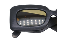 Load image into Gallery viewer, 極美品 GUCCI グッチ バッドマンモデル サングラス GGロゴ GG0816S レザー ブラック イエロー ゴールド金具 サイズ52◻︎22 145 中古 4b011288