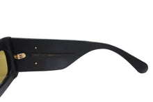 Load image into Gallery viewer, 極美品 GUCCI グッチ バッドマンモデル サングラス GGロゴ GG0816S レザー ブラック イエロー ゴールド金具 サイズ52◻︎22 145 中古 4b011288