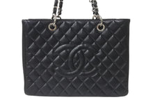 Load image into Gallery viewer, CHANEL シャネル マトラッセ GSTチェーントート A50995 13番台 キャビアスキン ブラック シルバー金具 美品 中古 4b001130