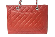 Load image into Gallery viewer, 極美品 CHANEL シャネル マトラッセ GST チェーントートバッグ A50995 17番台 キャビアスキン レッド シルバー金具 中古 4b001132