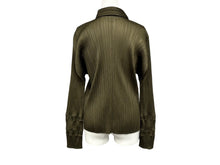 Load image into Gallery viewer, 極美品 ISSEY MIYAKE イッセイミヤケ PLEATS PLEASE プリーツプリーズ 長袖シャツ PP91-JJ203 サイズ4 カーキ 中古 4b010935
