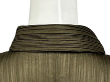 Load image into Gallery viewer, 極美品 ISSEY MIYAKE イッセイミヤケ PLEATS PLEASE プリーツプリーズ 長袖シャツ PP91-JJ203 サイズ4 カーキ 中古 4b010935