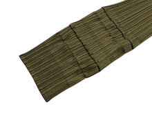 Load image into Gallery viewer, 極美品 ISSEY MIYAKE イッセイミヤケ PLEATS PLEASE プリーツプリーズ 長袖シャツ PP91-JJ203 サイズ4 カーキ 中古 4b010935