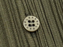 Load image into Gallery viewer, 極美品 ISSEY MIYAKE イッセイミヤケ PLEATS PLEASE プリーツプリーズ 長袖シャツ PP91-JJ203 サイズ4 カーキ 中古 4b010935