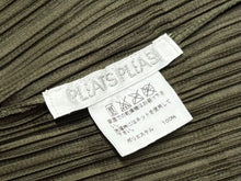 Load image into Gallery viewer, 極美品 ISSEY MIYAKE イッセイミヤケ PLEATS PLEASE プリーツプリーズ 長袖シャツ PP91-JJ203 サイズ4 カーキ 中古 4b010935