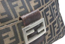 Load image into Gallery viewer, FENDI フェンディ ズッカ柄 ワンショルダーバッグ イタリア製 キャンバス レザー ブラウン シルバー金具 美品 中古 4b011245