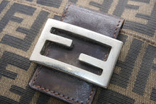 Load image into Gallery viewer, FENDI フェンディ ズッカ柄 ワンショルダーバッグ イタリア製 キャンバス レザー ブラウン シルバー金具 美品 中古 4b011245