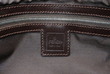 Load image into Gallery viewer, FENDI フェンディ ズッカ柄 ワンショルダーバッグ イタリア製 キャンバス レザー ブラウン シルバー金具 美品 中古 4b011245