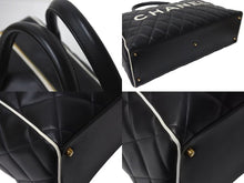 画像をギャラリービューアに読み込む, 極美品 CHANEL シャネル ボストンバッグ 3番台 キルティング ブラック ロゴ カーフスキン ゴールド金具 中古 4b001142