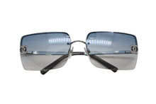 Load image into Gallery viewer, 極美品 CHANEL シャネル ココマーク ハーフリム サングラス サイズ62◻︎15 120 プラスチック メタル ラインストーン グレー ブルー シルバー金具 中古 4b011436