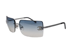 Load image into Gallery viewer, 極美品 CHANEL シャネル ココマーク ハーフリム サングラス サイズ62◻︎15 120 プラスチック メタル ラインストーン グレー ブルー シルバー金具 中古 4b011436