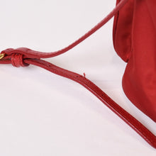 画像をギャラリービューアに読み込む, 極美品 PRADA プラダ 2WAY 巾着 ショルダーバッグ トライアングルロゴ テスート サフィアーノレザー レッド ゴールド金具 中古 4b013926