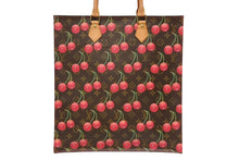 Load image into Gallery viewer, 極美品 LOUIS VUITTON ルイ ヴィトン トートバッグ 村上隆 M95010 サックプラ モノグラムチェリー PVC 2005年 ブラウン 中古 4b011358