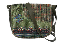 Load image into Gallery viewer, 極美品 CHANEL シャネル ショルダーバッグ 23番台 ココマーク ツイード ビーズ スパンコール キューバ クルーズコレクション カーキ 中古 4b011457