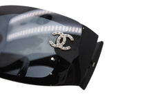 Load image into Gallery viewer, CHANEL シャネル サングラス アイウェア 5088-B c.501/87 サイズ120 ココマーク ラインストーン ブラック 美品 中古 4b011988