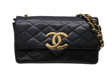 Load image into Gallery viewer, CHANEL シャネル Sフラップ チェーンショルダーバッグ A01259 0番台 ラムスキン ココマーク ブラック ゴールド金具 美品 中古 4b011575