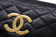 Load image into Gallery viewer, CHANEL シャネル Sフラップ チェーンショルダーバッグ A01259 0番台 ラムスキン ココマーク ブラック ゴールド金具 美品 中古 4b011575