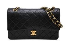Load image into Gallery viewer, CHANEL シャネル マトラッセ25 Wフラップ Wチェーンショルダーバッグ A2600 1番台 ラムスキン ココマーク ブラック 美品 中古 4b011405