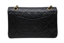 Load image into Gallery viewer, CHANEL シャネル マトラッセ25 Wフラップ Wチェーンショルダーバッグ A2600 1番台 ラムスキン ココマーク ブラック 美品 中古 4b011405