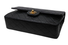 Load image into Gallery viewer, CHANEL シャネル マトラッセ25 Wフラップ Wチェーンショルダーバッグ A2600 1番台 ラムスキン ココマーク ブラック 美品 中古 4b011405