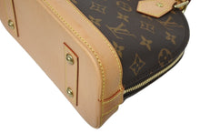 Load image into Gallery viewer, 極美品 LOUIS VUITTON ルイヴィトン アルマBB 2WAYハンドバッグ M46990 モノグラム ゴールド金具 現行モデル 中古 4b011549