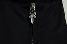 Load image into Gallery viewer, 新品未使用 CHROME HEARTS クロムハーツ RED PATCH RACING JACKET レーシング ジャケット サイズS クロスパッチ ブラック レザー 裏起毛 中古 4b011667