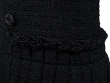 Load image into Gallery viewer, 極美品 CHANEL シャネル ツイードコート P64017V49031 サイズ34 ココマーク ブラック ネイビー プリーツ 中古 4b011496